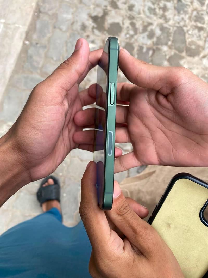 Apple iPhone 13 1