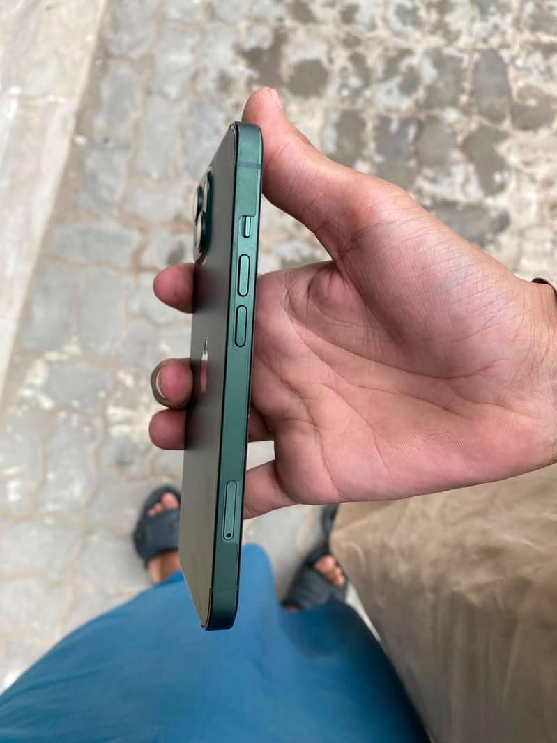 Apple iPhone 13 2