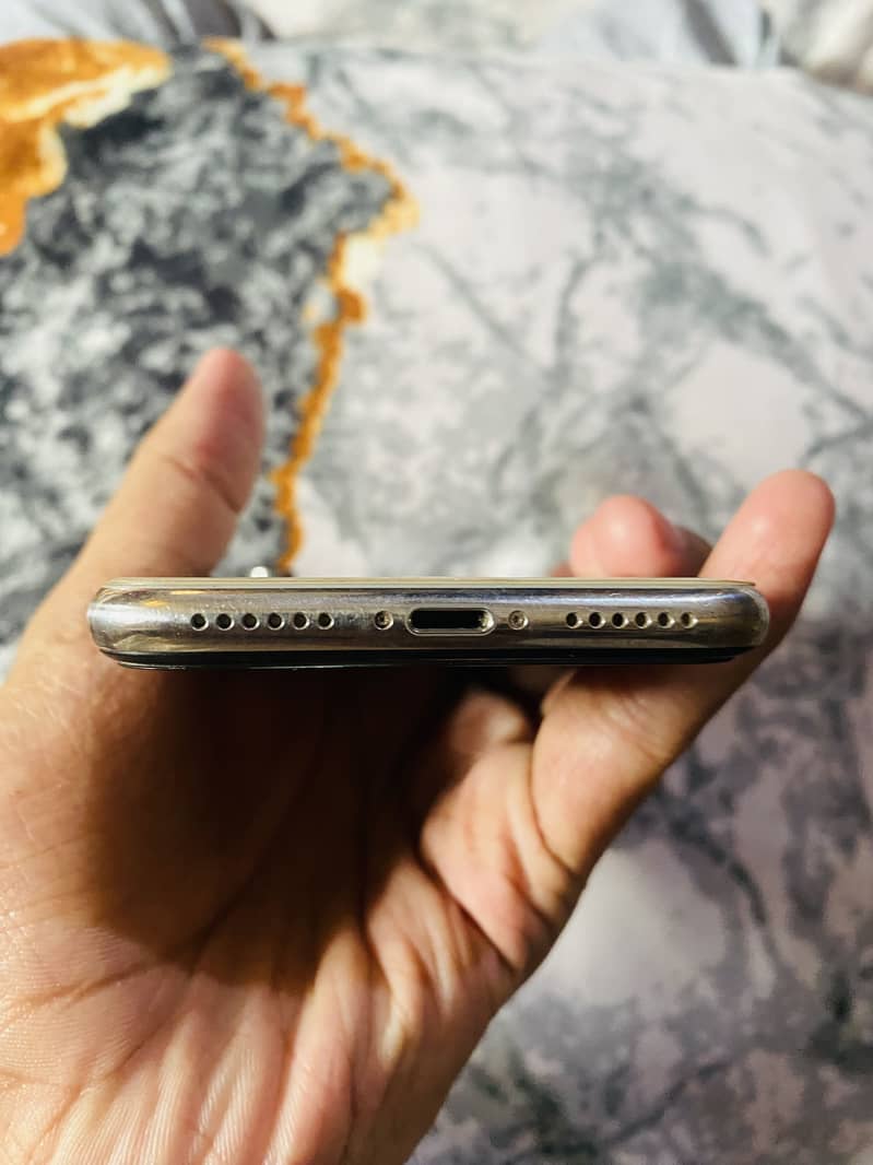 Apple iPhone X 5