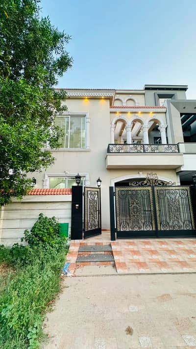 Facing Park Luxury 5 Marla House For Sale in Bahria Orchard Phsase 2 Lahore