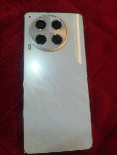 Tecno CAMON 30