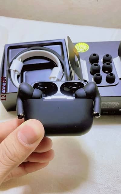 Wireless airbuds new with box and free delivery