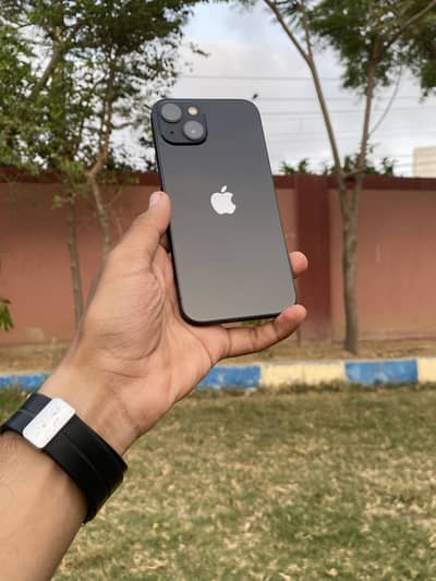 Apple iPhone 13