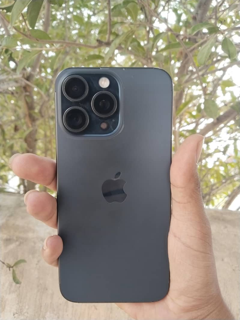 Apple iPhone 15 Pro Max 0