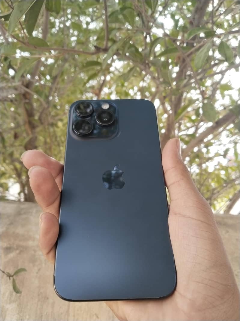 Apple iPhone 15 Pro Max 1