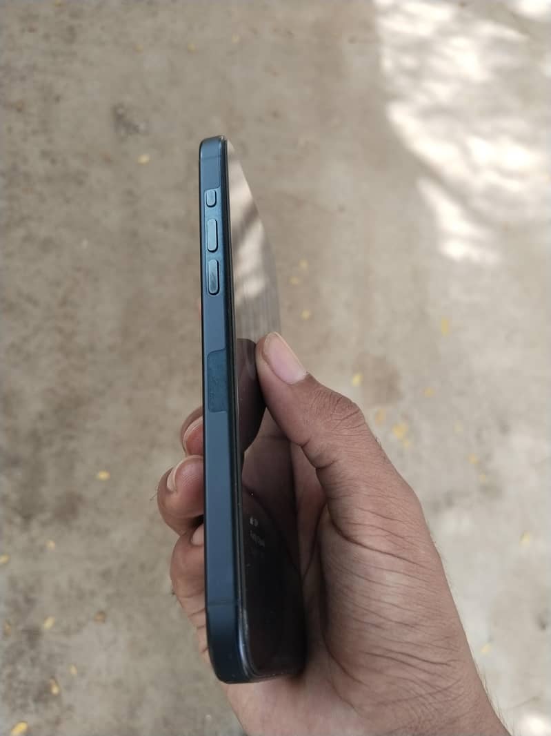 Apple iPhone 15 Pro Max 3