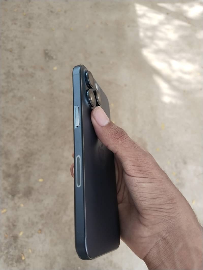 Apple iPhone 15 Pro Max 6