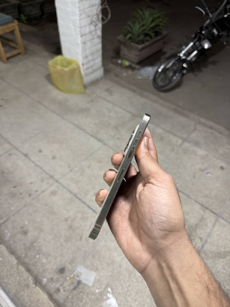 Apple iPhone 14 Pro Max 0