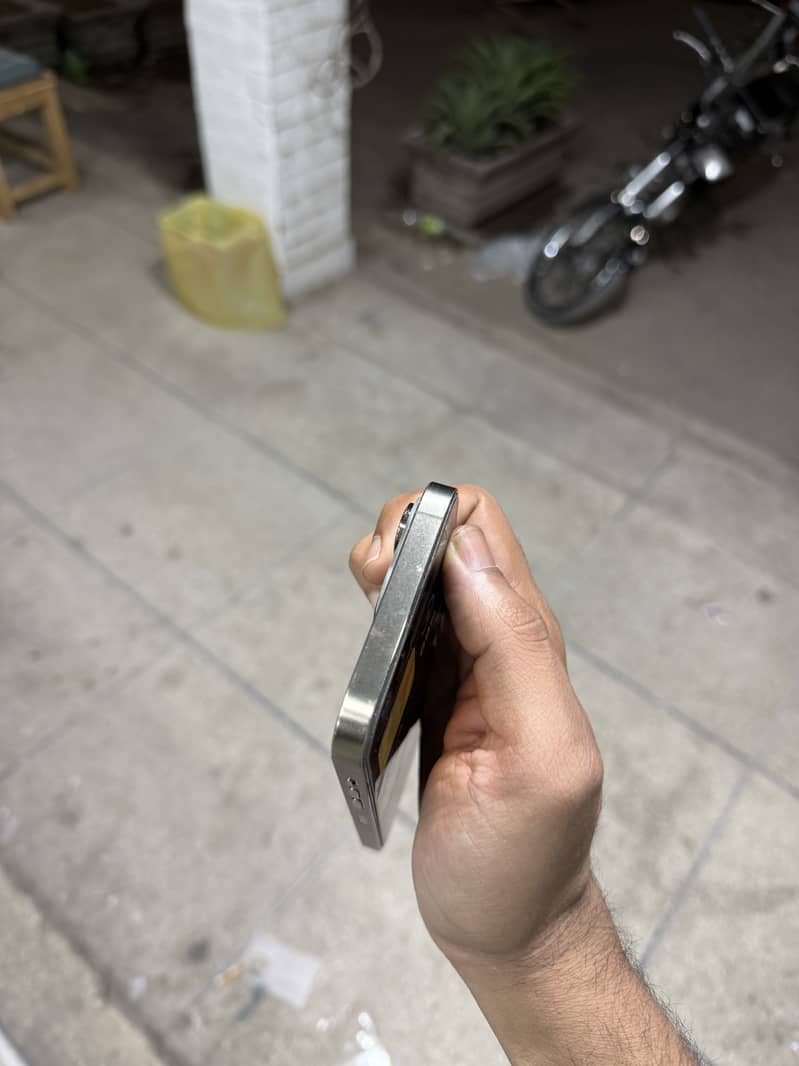 Apple iPhone 14 Pro Max 1