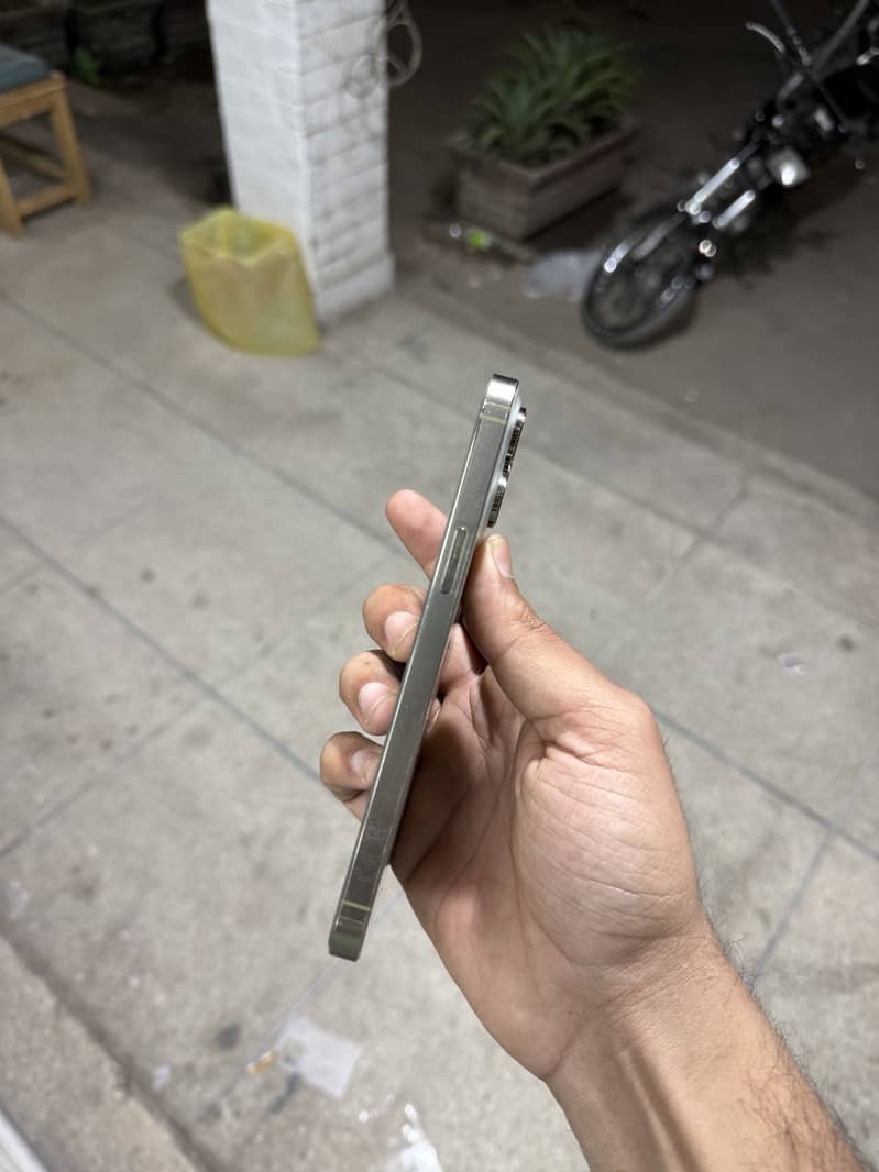 Apple iPhone 14 Pro Max 4
