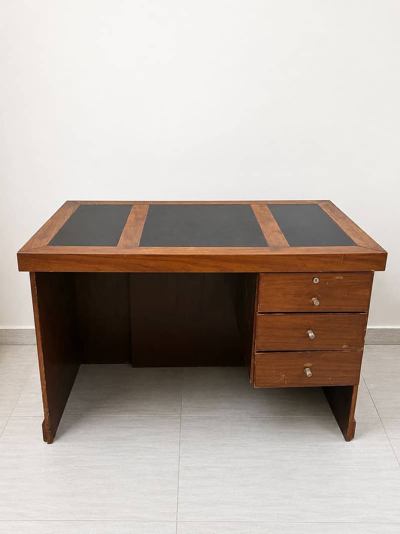 Offiice table / computer table for sale 2