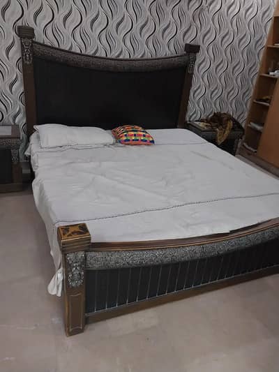 Complete bed set/Bed Set/Bed For Sale/King Size Bed/Bed For Sale