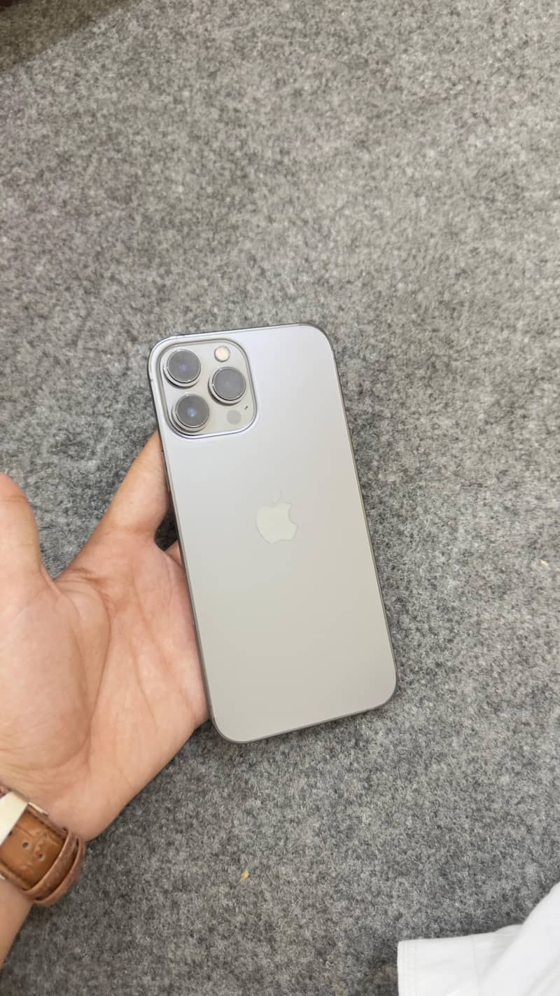 Apple iPhone 13 Pro Max 2