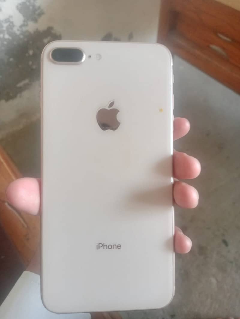 Apple iPhone 8 Plus 1