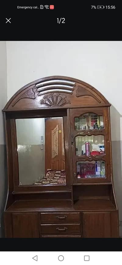 WOODEN WARDROBE ( VERY NEGOTIABLE PRICE)