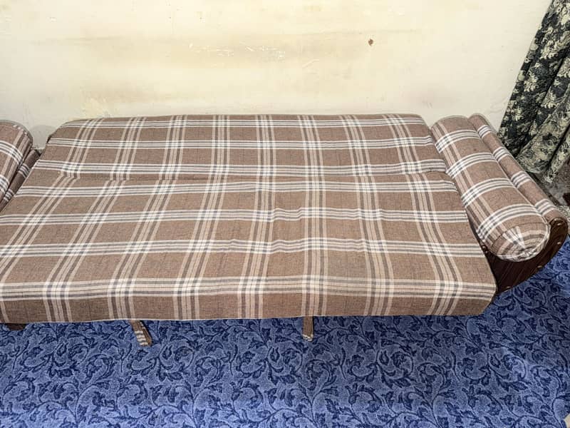 Sofa Cumbed slightly damaged from side 1