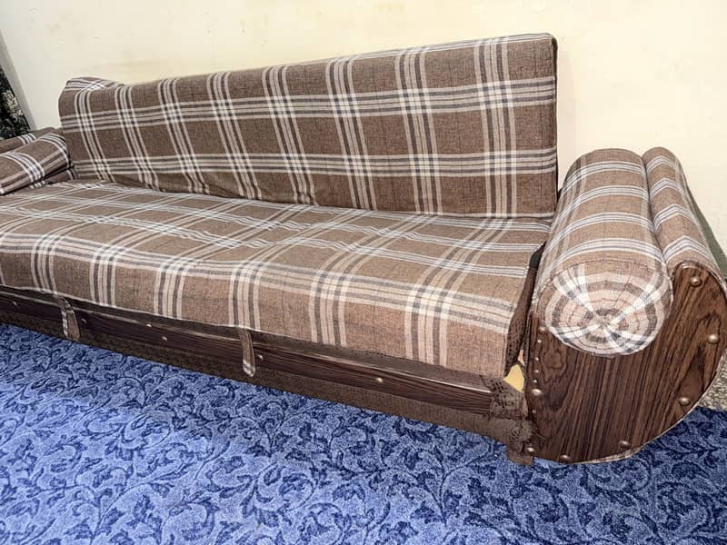 Sofa Cumbed slightly damaged from side 2
