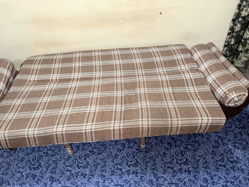 Sofa Cumbed slightly damaged from side 3