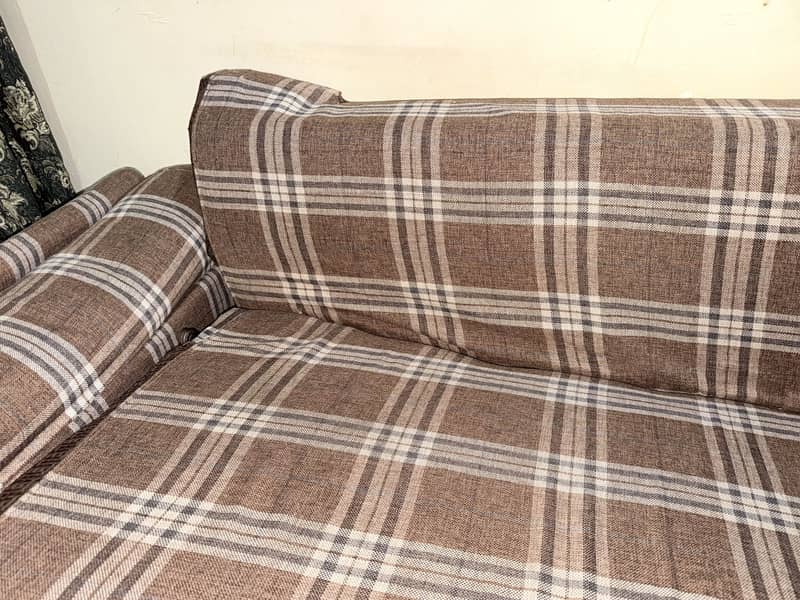 Sofa Cumbed slightly damaged from side 5