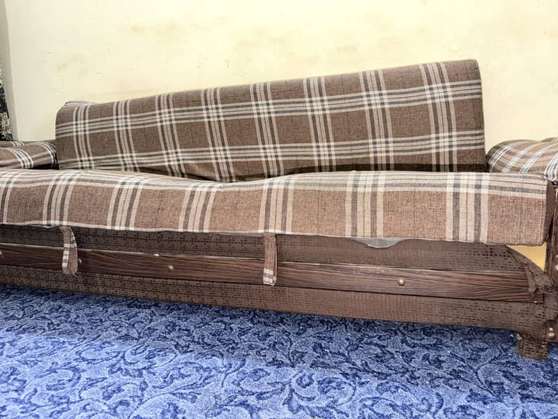 Sofa Cumbed slightly damaged from side 6