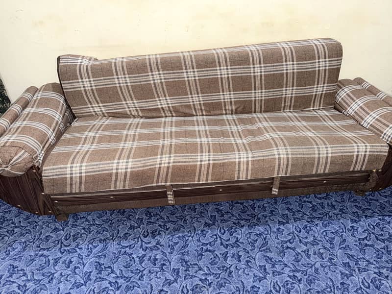 Sofa Cumbed slightly damaged from side 7