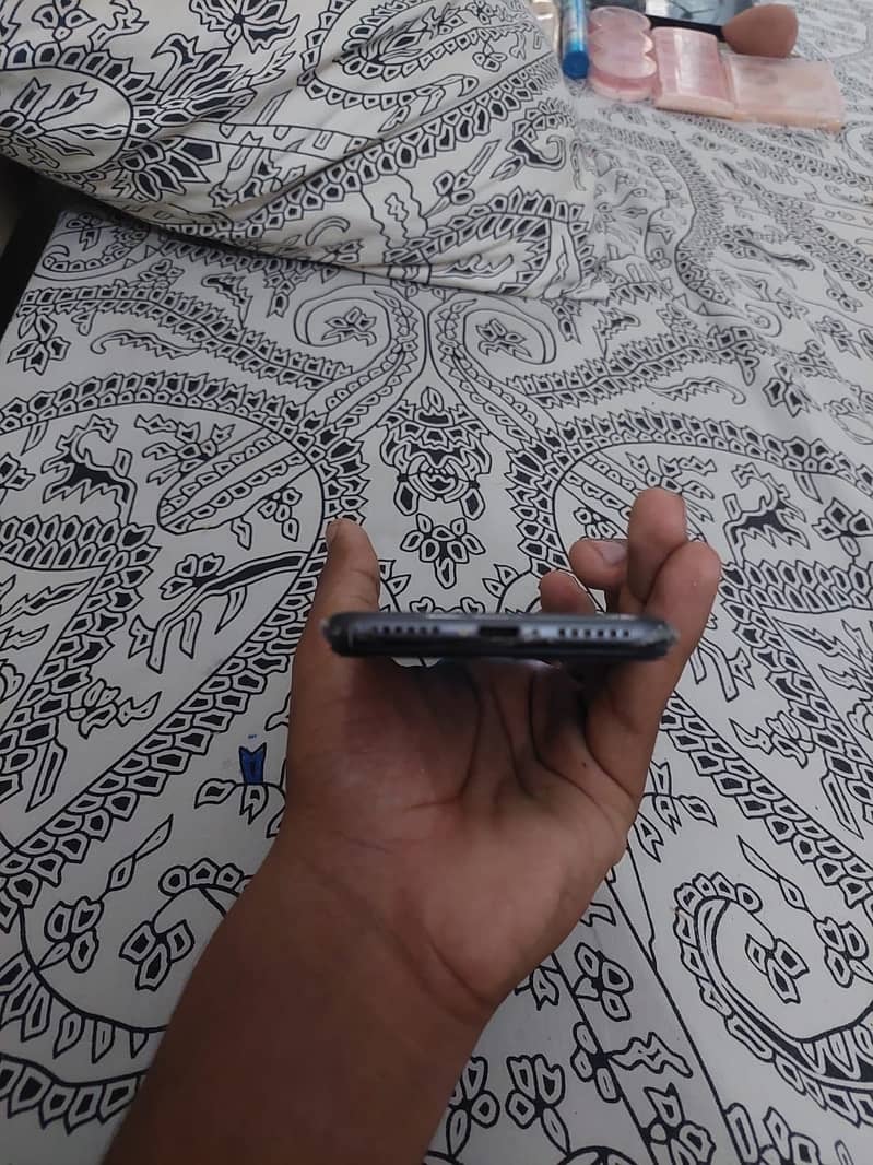 Apple iPhone 8 3