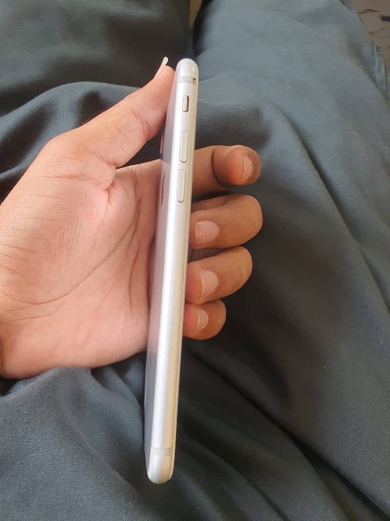 Apple iPhone 7 1