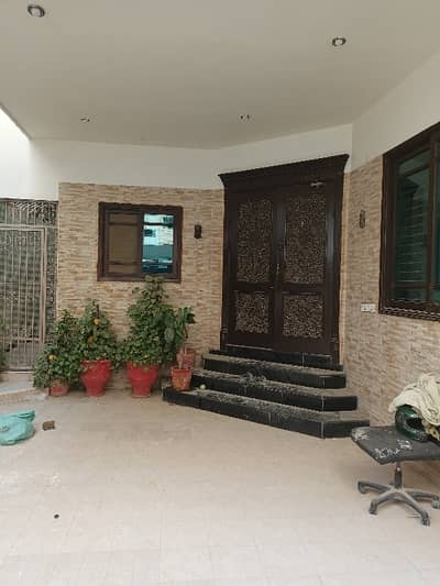 500 SQ YARDS BUNGALOW AVAILABLE FOR RENT BEST FOR IT AND SOFTWARE HOUSES AND MULTINATIONAL COMPANY OFFICES