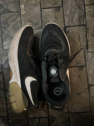 Original Nike Shoes – Excellent Condition | 100% Authentic