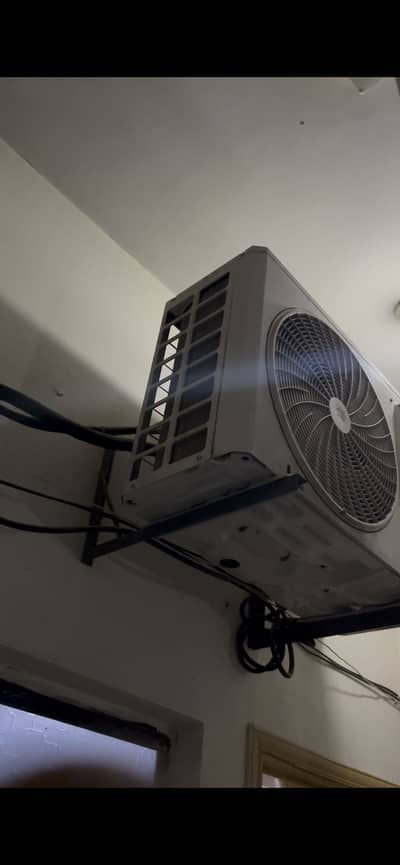 Gree Ac 2025 Model 1.5 ton Condition 9/10