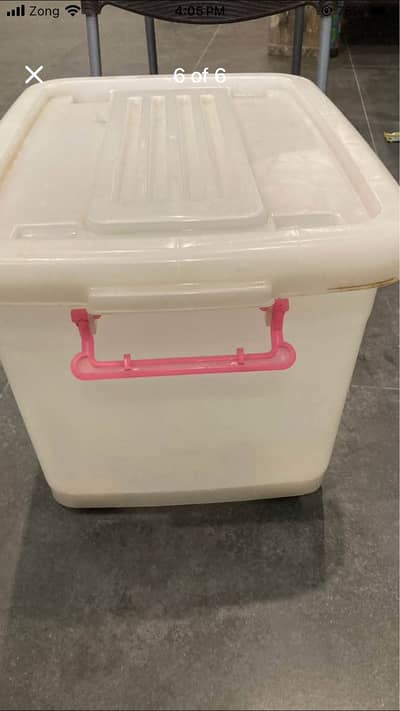 Toys storage box with wheel