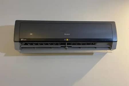 Gree 1 Tun Inverter 10/10 Condition Perfect!!