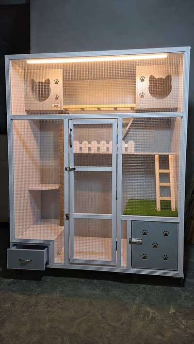 CAT House  (0327-0777300)