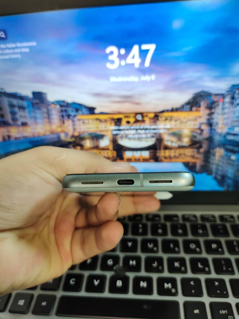 Google Pixel 8 4