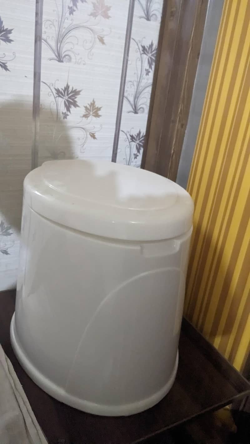 Plastic Commode 0