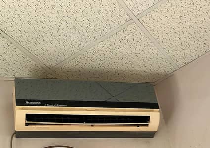 1 ton non inverter Ac  for sale