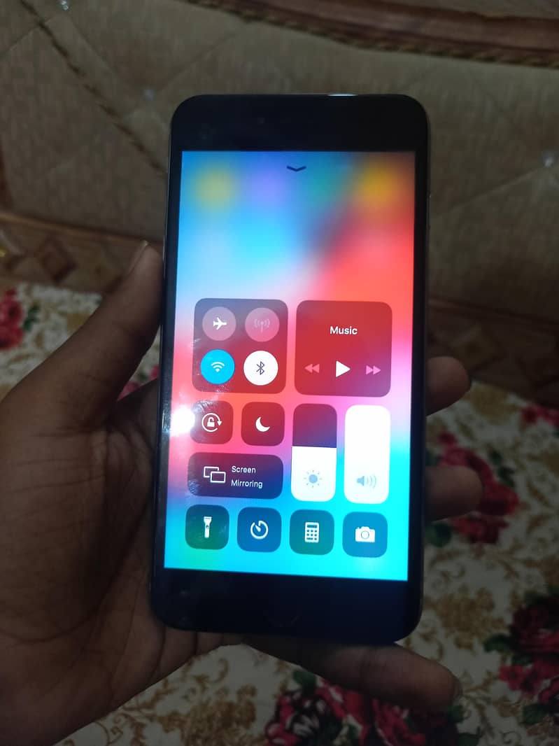 Iphone 6 plus 10/10 condition 1