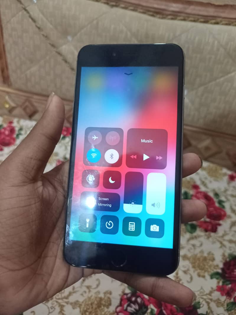 Iphone 6 plus 10/10 condition 2