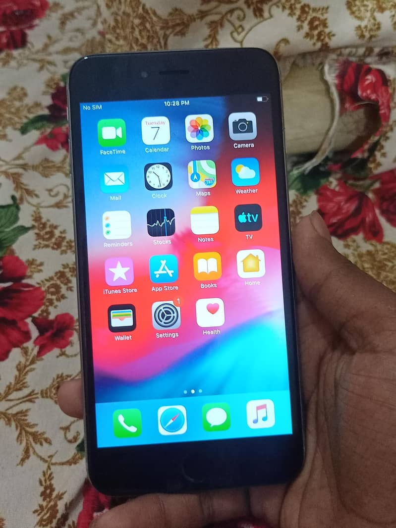 Iphone 6 plus 10/10 condition 5