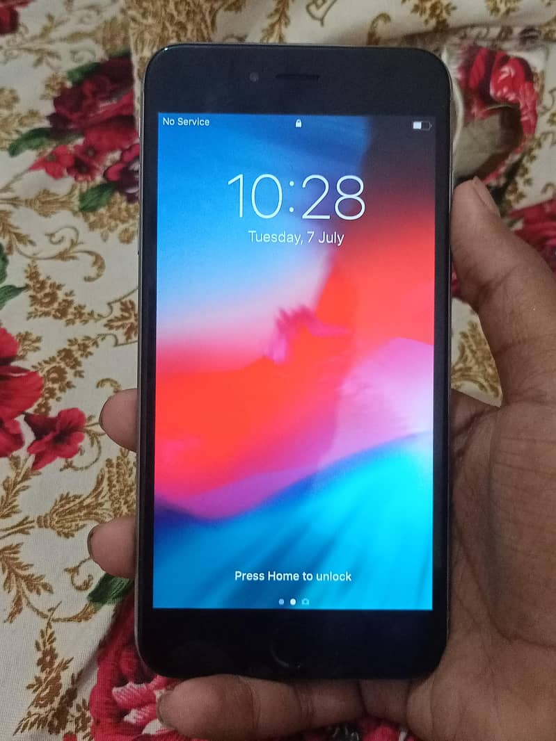 Iphone 6 plus 10/10 condition 6