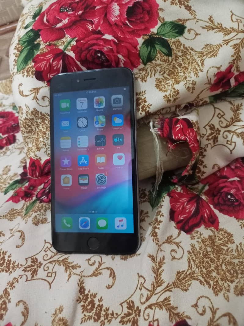 Iphone 6 plus 10/10 condition 8