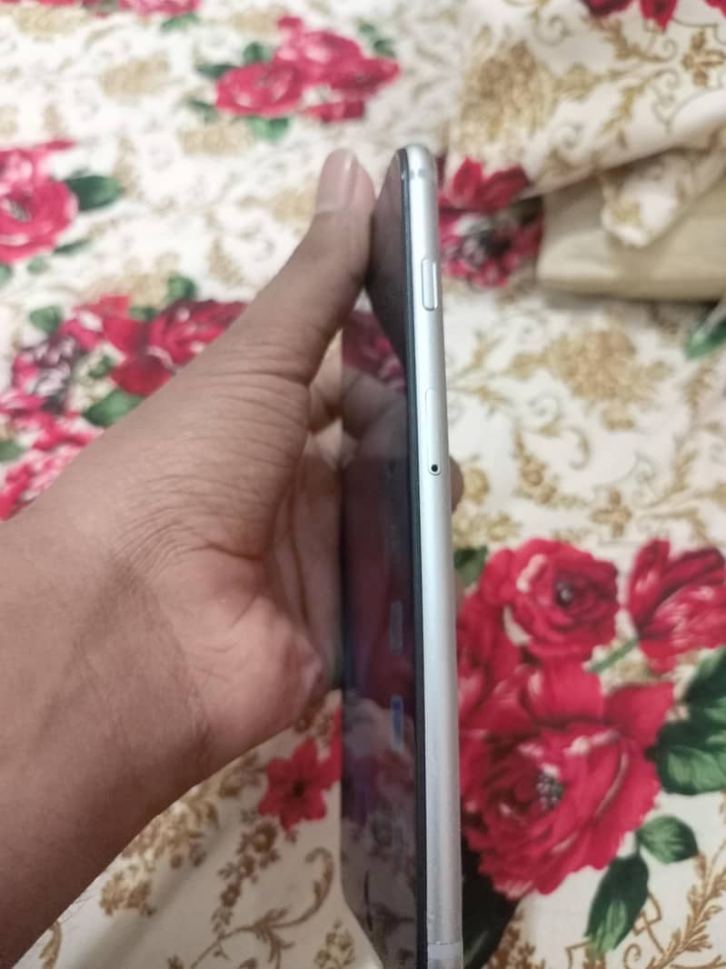 Iphone 6 plus 10/10 condition 9