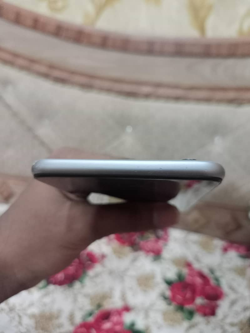 Iphone 6 plus 10/10 condition 11
