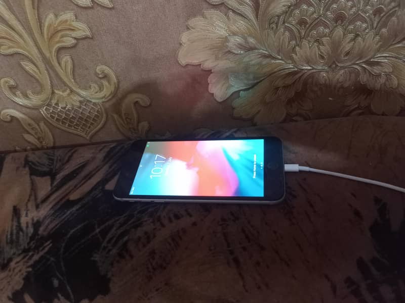 Iphone 6 plus 10/10 condition 13