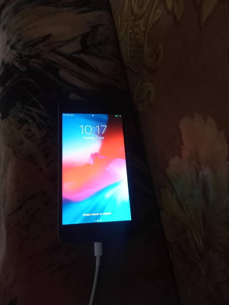 Iphone 6 plus 10/10 condition 14