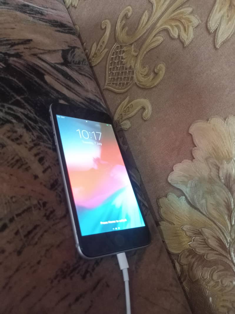 Iphone 6 plus 10/10 condition 15