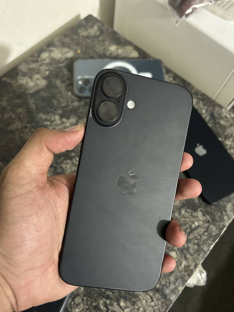 Apple iPhone 16 Plus 0