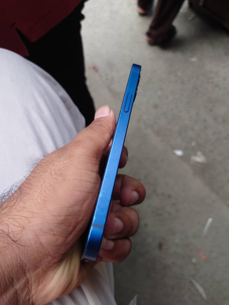Apple iPhone 12 3