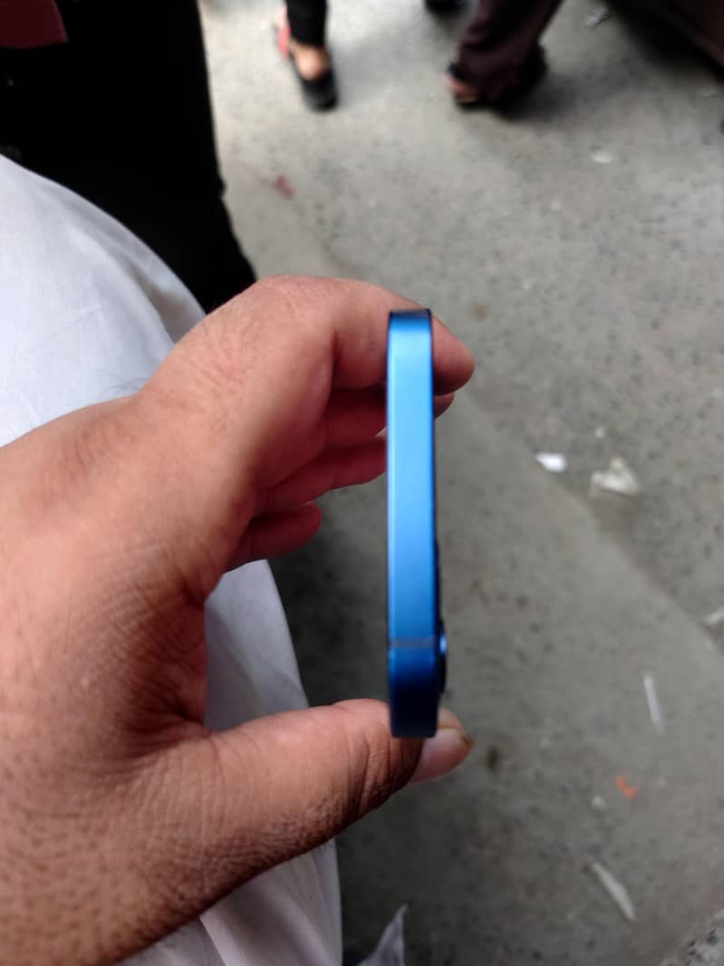 Apple iPhone 12 4
