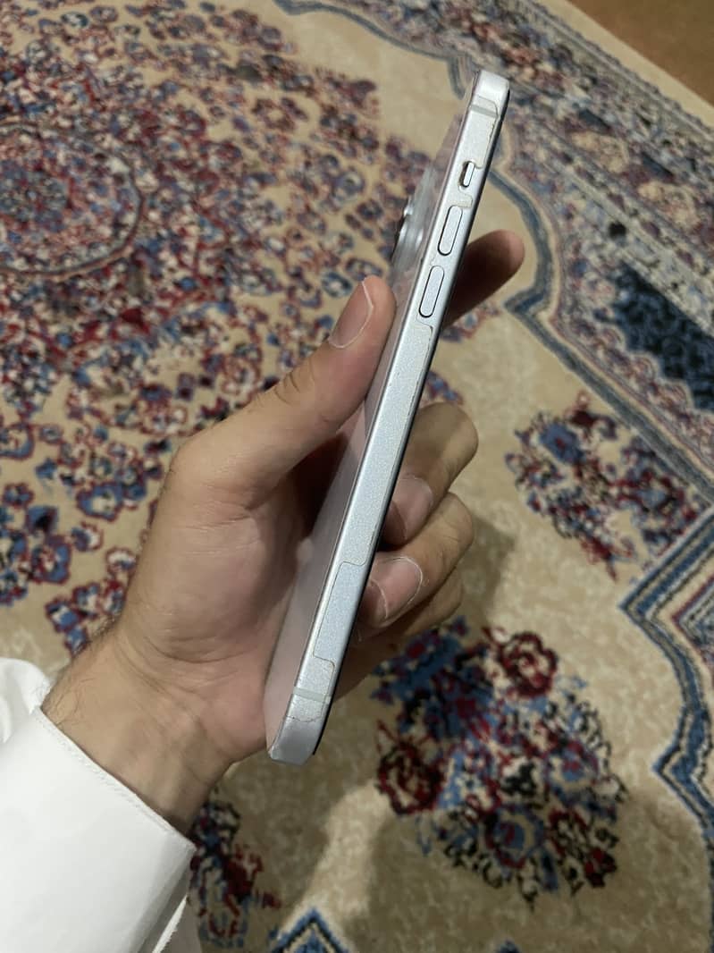 Apple iPhone 15 plus 3